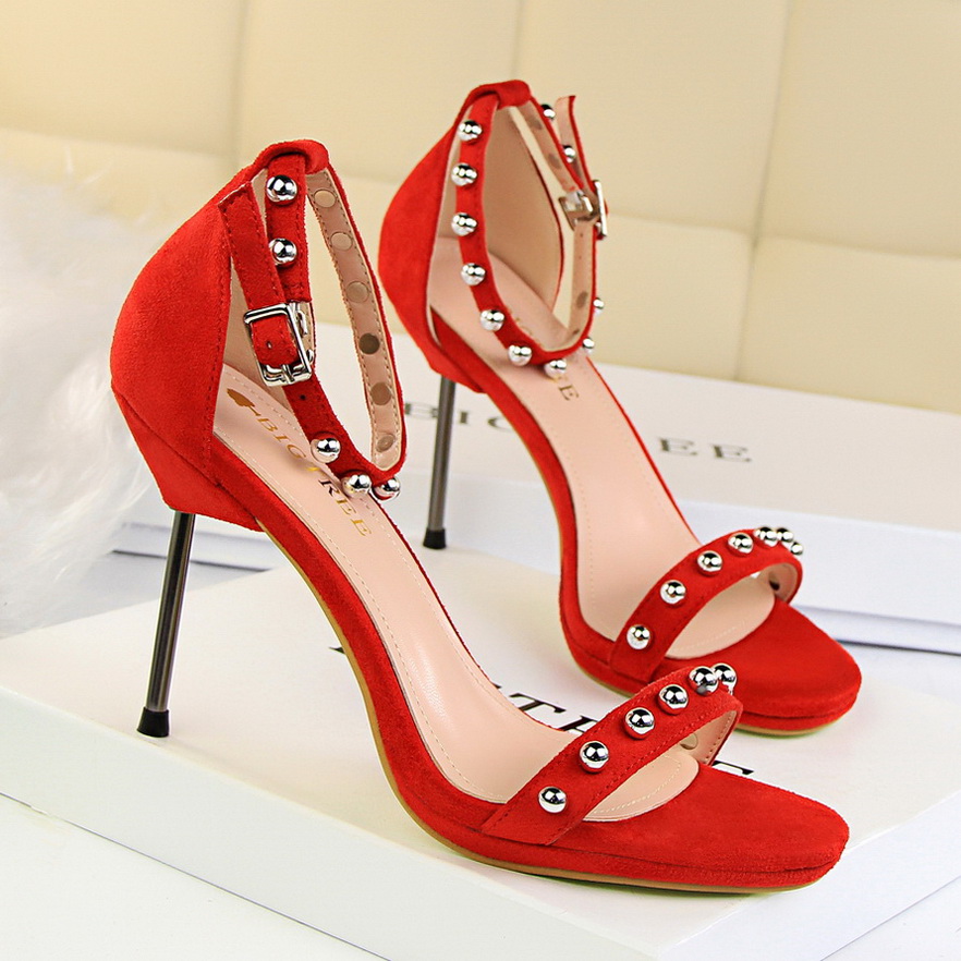 9923-1 han edition fashion show thin thin and sexy high-heeled waterproof suede metal bead bead one word with sandals