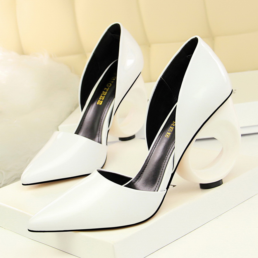 610-1 in Europe and the wind is high with hollow out with patent leather with circular shallow pointed mouth show thin a