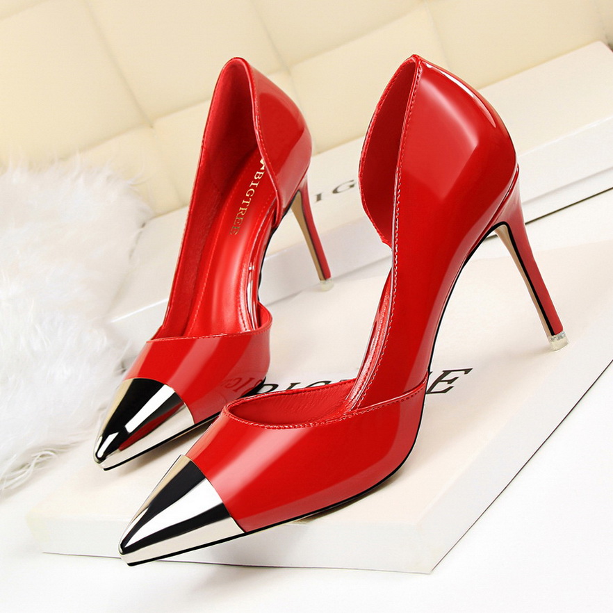 2709-1 the European and American fashion contracted with patent leather high heel lighter metal point side hollow out OL