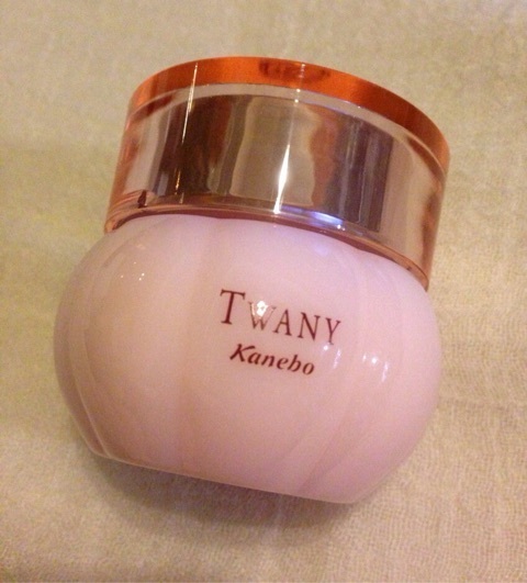 日本kanebo twany baby lipid wear 胎脂补水亮肤美容液50g