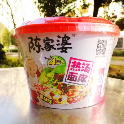 标题优化:酸辣香辣干面皮凉皮非油炸方便速食面调味品零食方便面桶108G包邮