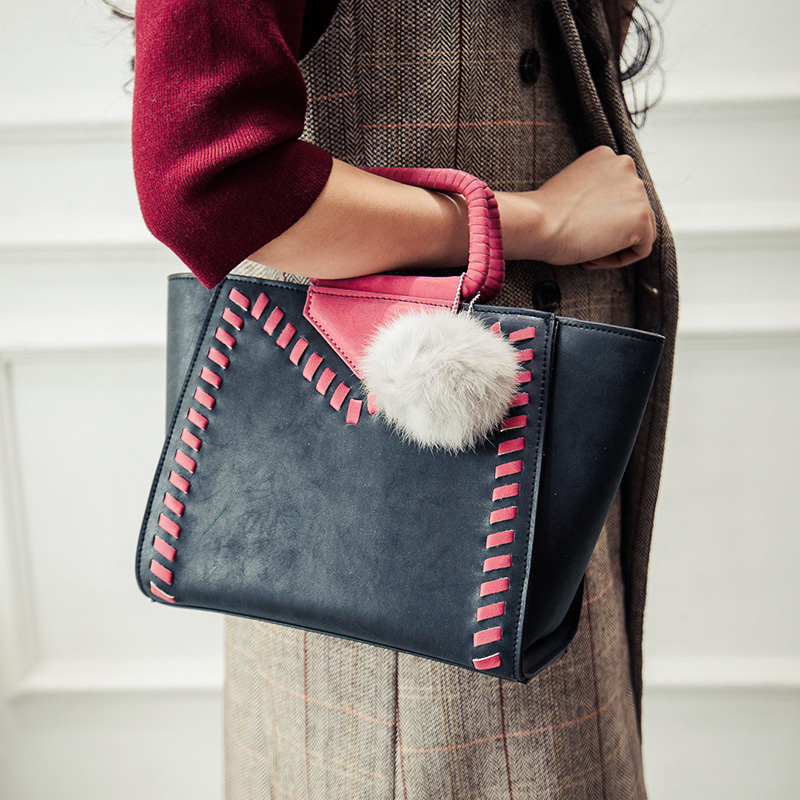 请教一款意大利二线品牌地包包地名字,商标像