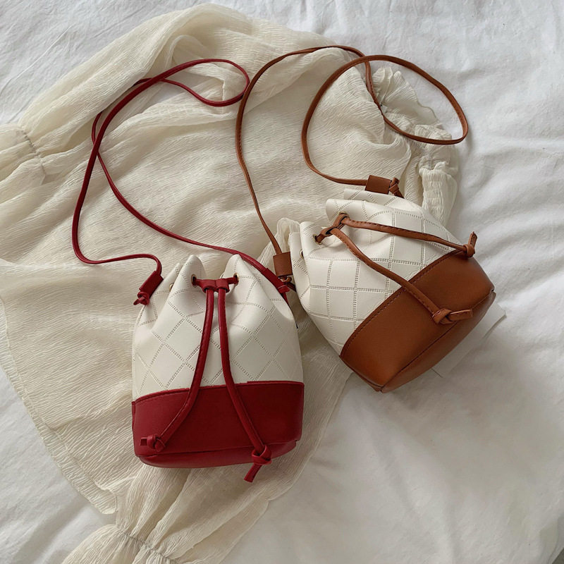 กระเป๋า 学生时尚可爱萌网红水桶韩版2020新款包包女夏天上新小包包运动包  