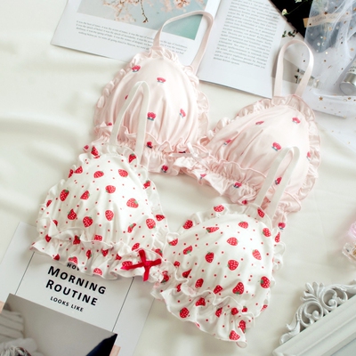 可爱少女内衣套装小草莓印花学生软妹无钢圈三角杯荷叶边文胸内裤-淘宝网 可爱少女内衣套装小草莓印花学生软妹无钢圈三角杯荷叶边文胸内裤-淘宝网