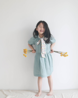 Baby c kids 20ss 1.条蓝色碎花蝴蝶结领连衣裙