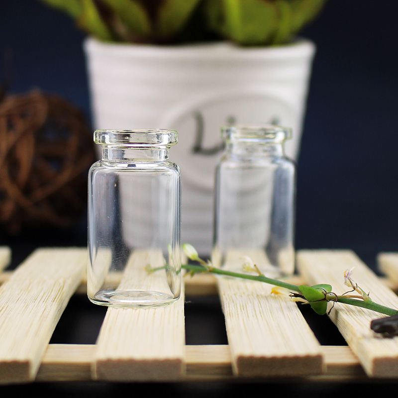 50 empty bottles of hydroponic plants decorated with green pineapple