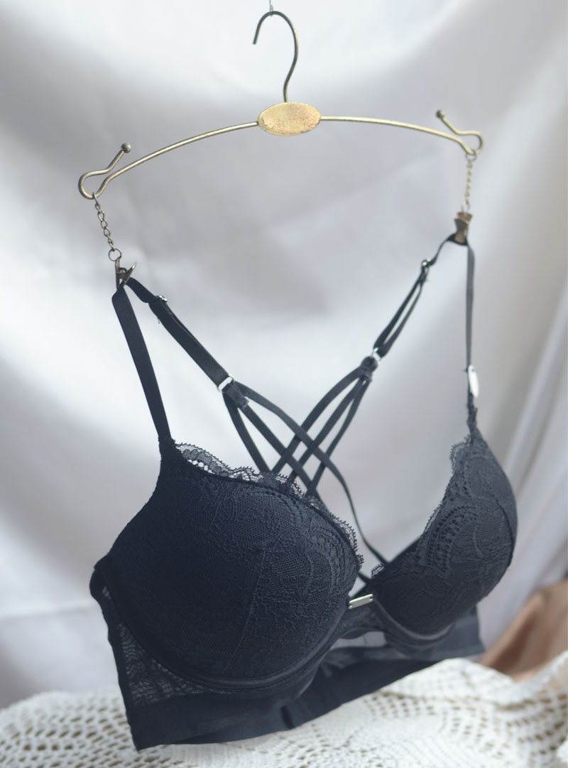 la clairance de la vente en europe et en amérique du beau romantique chic de la dentelle soutien-gorge de la dame en v profond grosse poitrine était petite sous-vêtements soutien-gorge la clairance de la vente en europe et en amérique du beau romantique chic de la dentelle soutien-gorge de la dame en v profond grosse poitrine était petite sous-vêtements soutien-gorge