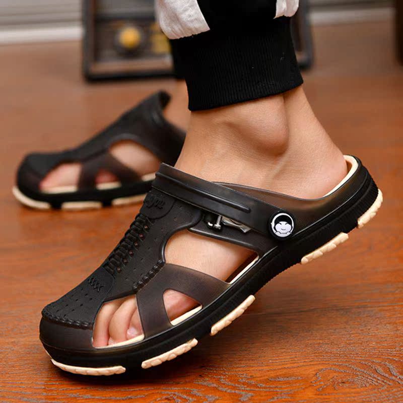 trou trou chaussures sandales hommes sandales de plage d'été de la nouvelle salle de bains de style à l'intérieur et à l'extérieur de la non-dérapant deux étudiants de porter des sandales hommes baotou trou trou chaussures sandales hommes sandales de plage d'été de la nouvelle salle de bains de style à l'intérieur et à l'extérieur de la non-dérapant deux étudiants de porter des sandales hommes baotou