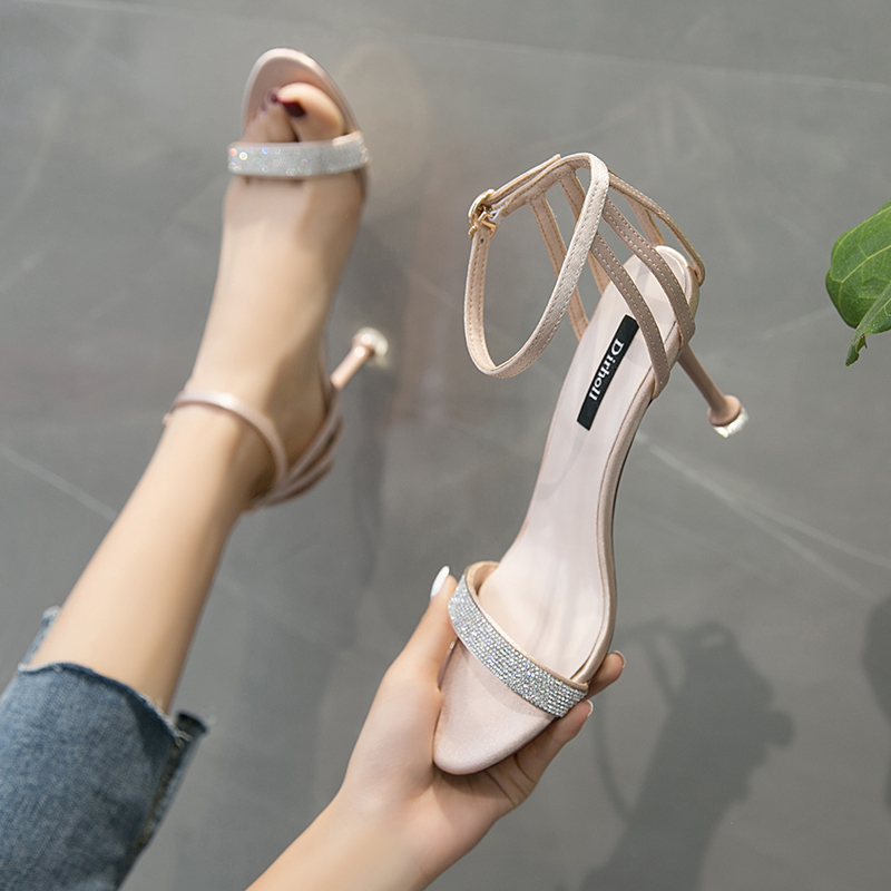 2019 nouvelles femmes sandales version coréenne de l'été mot boucle talons hauts fine sexy avec des fée du vent sauvage chaussures femmes 2019 nouvelles femmes sandales version coréenne de l'été mot boucle talons hauts fine sexy avec des fée du vent sauvage chaussures femmes