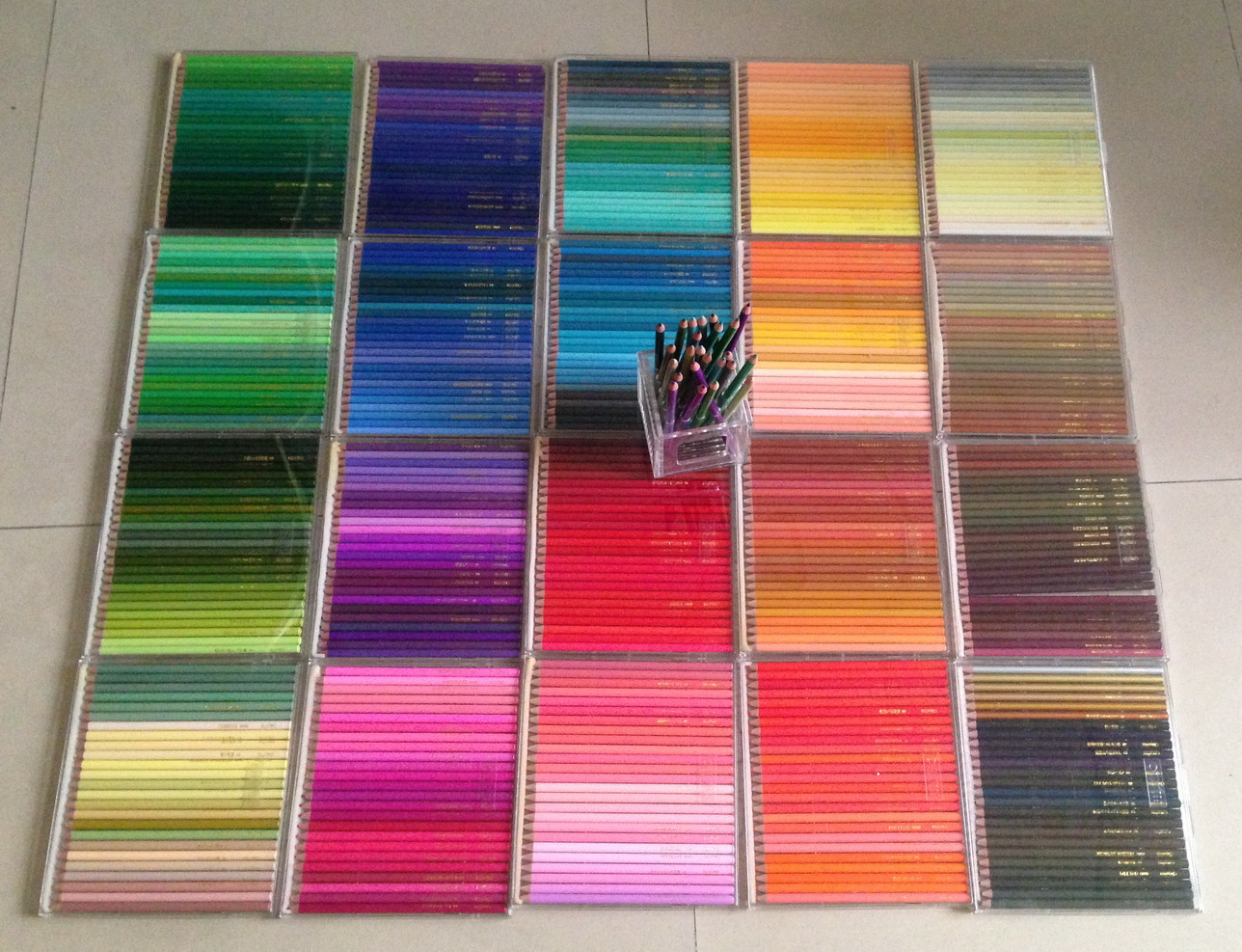 Felissimo 500 цветных карандашей
