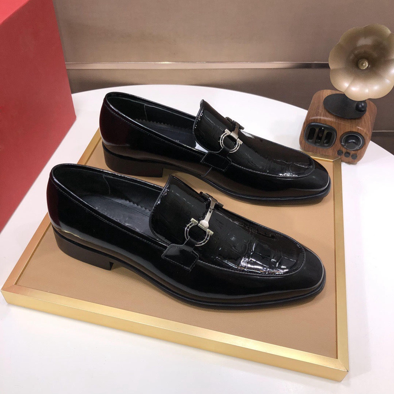 casual leather shoes men‘s slip-on loafers men‘s bright patent leather british horse buckle european high-end business formal wear men‘s shoes
