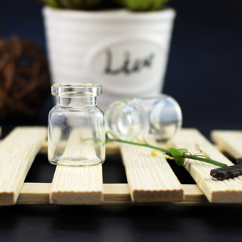 50 empty bottles of hydroponic plants decorated with green pineapple