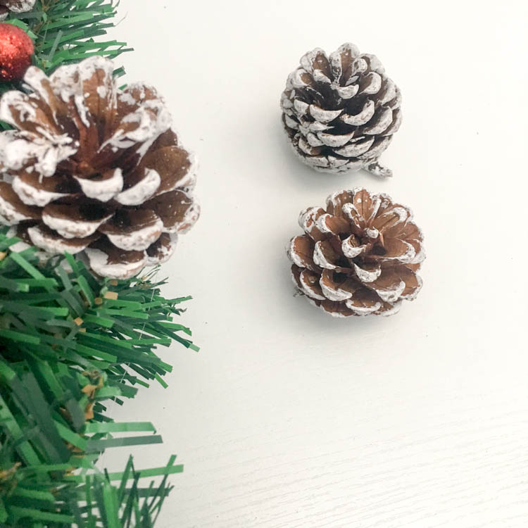 natural pine nuts bunge pine cone pinecone cistmas wreath decoration cistmas tree pendant primary color pine nuts account for white gold color pine cones