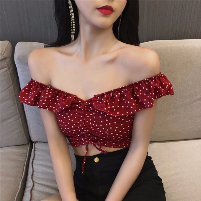 เสื้อผ้าผู้หญิง 春季2020新款性感一字领露肩衬衣女港味复古百搭波点雪纺衫上衣潮  