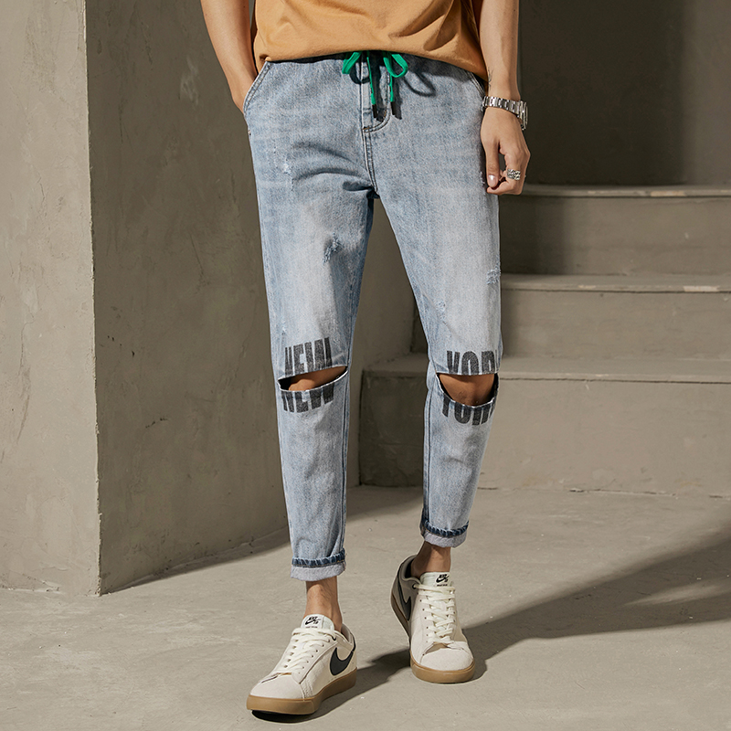 été nouveau genou gros trou en jeans hommes du joker pieds bandés version coréenne de l'élastique de la taille des lettres imprimées peplum pantalon été nouveau genou gros trou en jeans hommes du joker pieds bandés version coréenne de l'élastique de la taille des lettres imprimées peplum pantalon