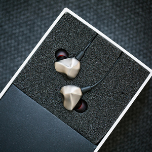 AUGLAMOUR/徕声 F100手机耳机入耳式 重低音hifi金属耳塞游戏通用