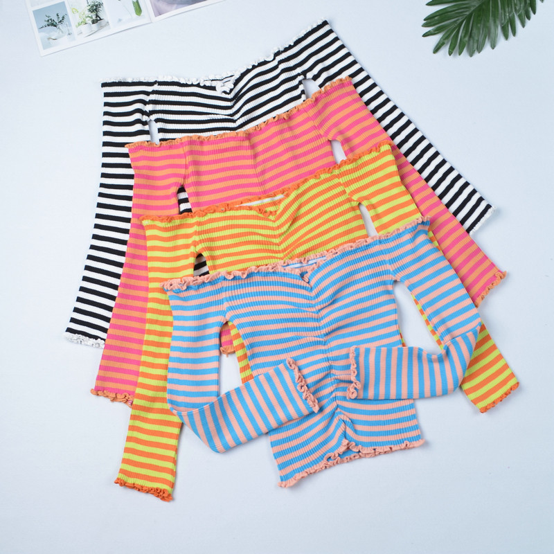 เสื้อผ้าผู้หญิง 条纹一字领木耳边针织衫长袖女性感小心机短款修身打底衫露肩上衣  