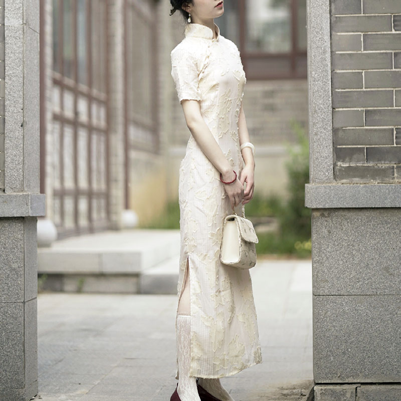 《 Do you know? Two-color embroidered classical long cheongsam retro improved mid-length skirt