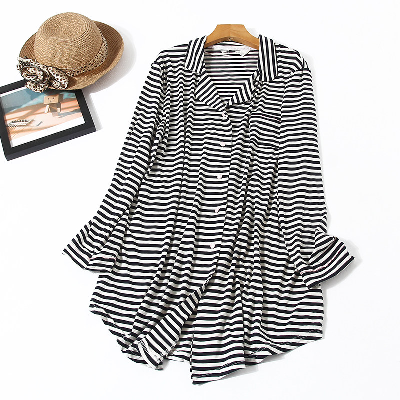 ชุดนอน 春秋季睡衣女装简约  百搭韩版 翻领长袖条纹  印花家居服上衣P60  