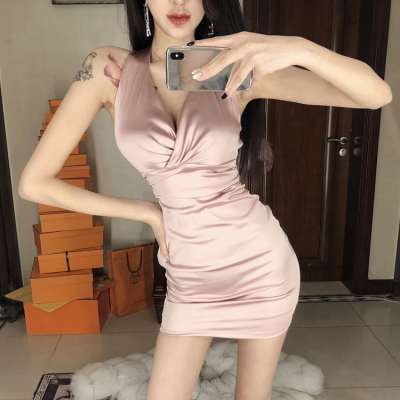 2019夏季新款夜店女装深V低胸露背气质修身包臀裙纯色性感连衣裙-淘宝网 2019夏季新款夜店女装深V低胸露背气质修身包臀裙纯色性感连衣裙-淘宝网