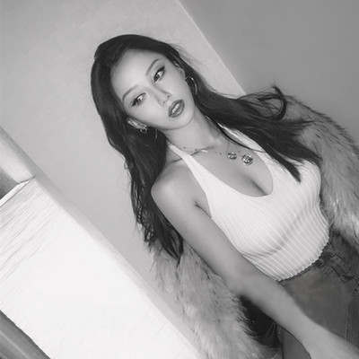 修身气质性感纯色竖条纹V领低胸挂脖背心针织吊带上衣女装新款潮-淘宝网 修身气质性感纯色竖条纹V领低胸挂脖背心针织吊带上衣女装新款潮-淘宝网