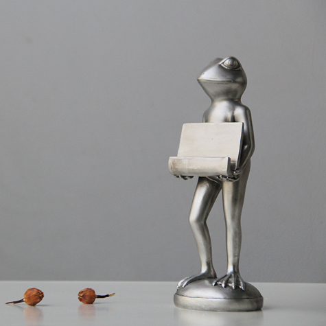 现代简约 极简 银色个性站立青蛙名片架摆件 前台办公桌装饰