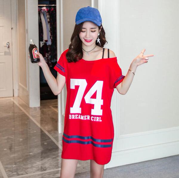 新款夏短袖t恤女露肩宽松字母个性斜领中长款体恤纯棉一字斜肩潮