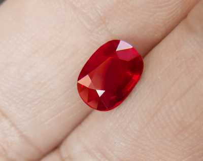 01克拉 5a色标级鸽血红红宝石 无烧玻璃体 if grs证书 视频