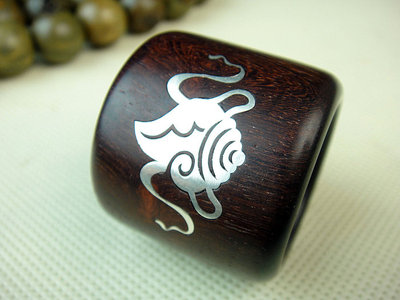 印度小叶紫檀木嵌白银法螺大扳指 高密金丝紫檀戒指大班指h130号