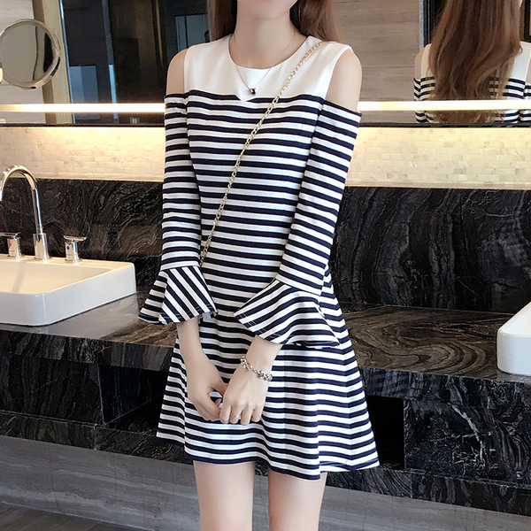 2017春装韩版喇叭袖条纹收腰连衣裙中长款露肩长袖修身打底A字裙
