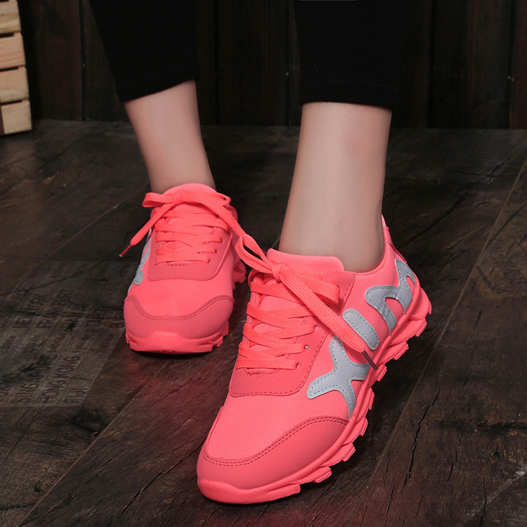 New fall shoes candy colored non-slip breathable running shoes Gump student bottomed sporty black casual shoes