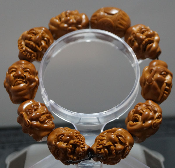 苏州南工橄榄核雕刻橄榄胡名家李根铁核写实双面十八罗汉核雕手串