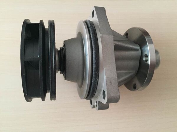 宝马5系e39 520 528 530 730 x5 3.0 m54发动机水泵 冷却泵 水泵