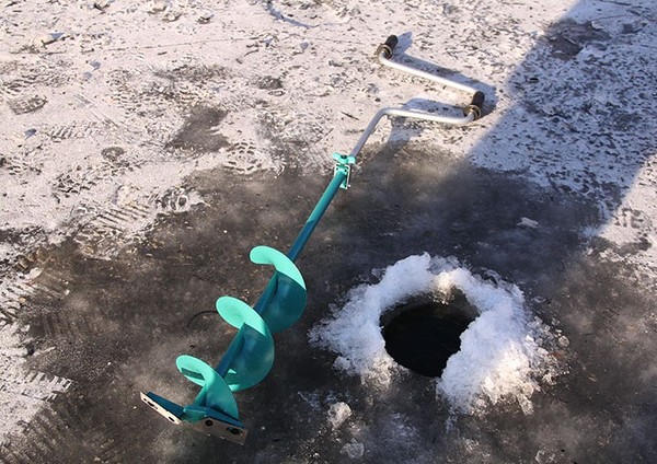 自制冰钓用的冰钻图片