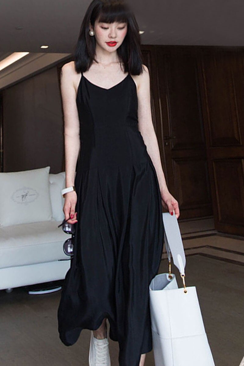 2021春夏法式打底小黑裙显瘦轻熟气质高贵黑色吊带连衣裙女长裙子