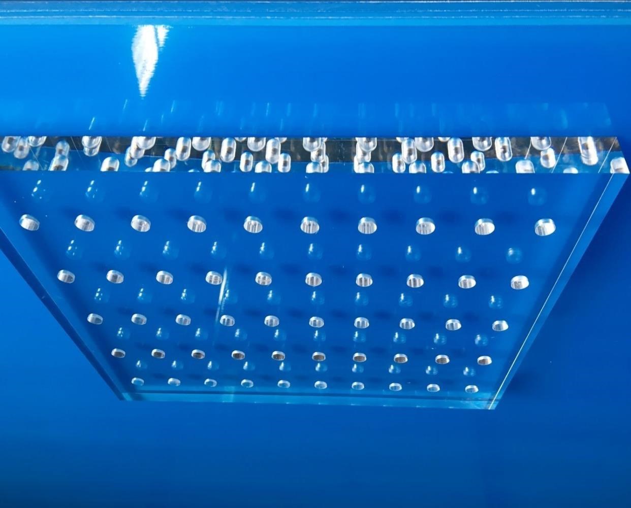 Акриловые / Perspex 阳台防猫跳楼网婴儿窗花透明防水挡板亚加力塑料防跳网拦材料定。