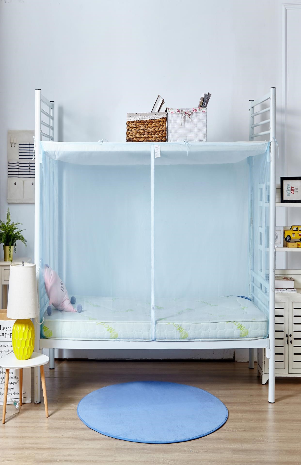 Mùng, giường mẹ và con có đầy đủ tiện nghi, giường tầng trên kiêm dụng, tích hợp giường tầng trên và giường tầng dưới. - Lưới chống muỗi
