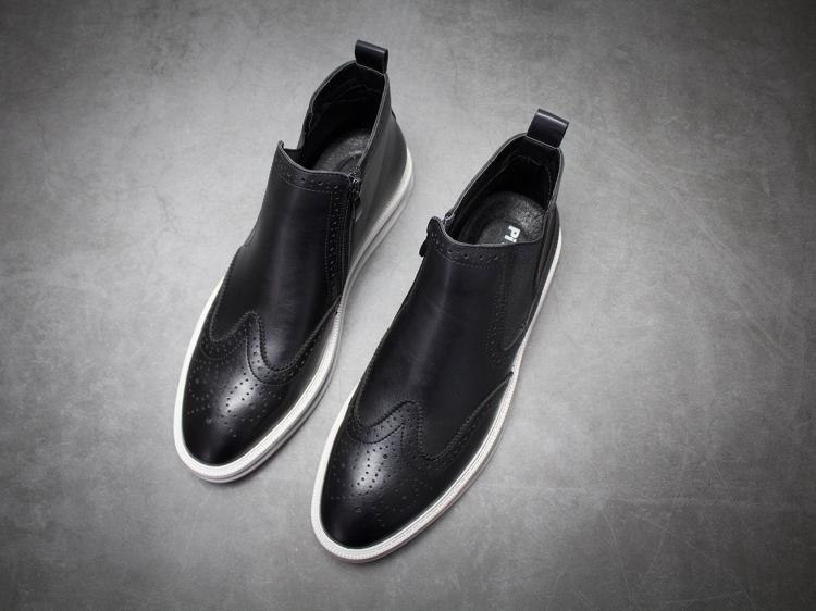 Xu hướng mùa thu và mùa đông Bắc Âu của giày Chelsea boots nam mũi nhọn dây kéo bên hông giày da chạm khắc retro của Anh - Giày ống