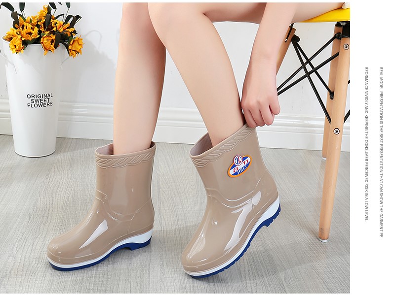 . Giày đi mưa bốn mùa phụ nữ ống ngắn người lớn cộng với giày nhung đi mưa thời trang giày chống thấm nước phụ nữ không trơn trượt giày cao su ống giữa - Rainshoes