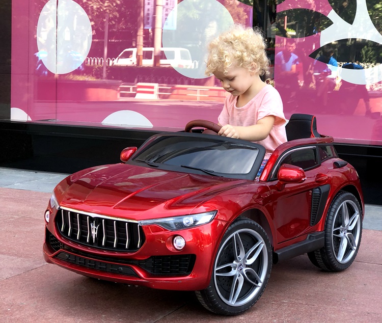Ô tô trẻ em bốn bánh ô tô điện điều khiển từ xa ô tô đồ chơi trẻ em ô tô có thể ngồi trên người ô tô bập bênh ô tô điện trẻ em - Con lăn trượt patinet / trẻ em