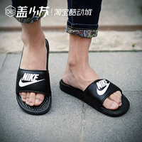 Che Xiaosu Nike Nike swoosh chữ màu đen và trắng giải trí mùa hè 343880-090 dép thể thao - Dép thể thao dép hot trend năm 2021