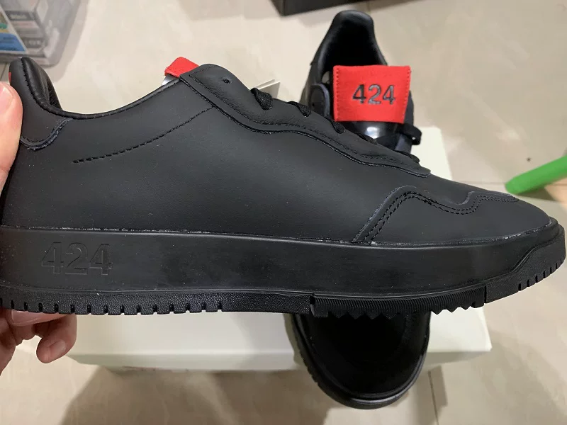 Кроссовки спортивные на низком берпе кожаные noodle модель совместная adidas x 424 Sci Premiere