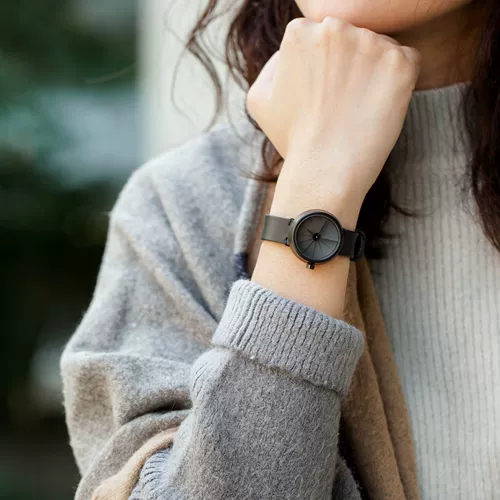 Импортировано 22 студия четырехлегальной космической креативные персонализированные часы для женских Jest Watch