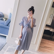 Thai sản mặc 2018 mùa hè mới v- cổ sọc khâu lỏng thời trang phụ nữ mang thai nóng mẹ áo dài Hàn Quốc