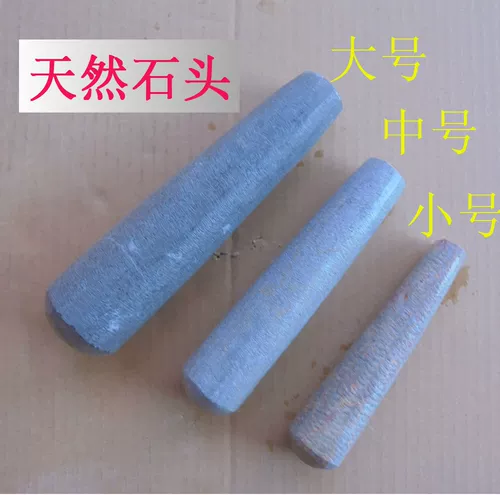 Старый каменный раствор голубое камень ручное измельчение шлифовального стержня, стуча по чеснокому пинчазеру и розовому сыренному материалу