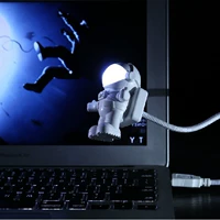 Phi hành gia dẫn ánh sáng ban đêm máy tính ánh sáng ngoại vi có thể được hỗ trợ bởi usb mát hấp dẫn ánh sáng trắng quạt điện mini cầm tay