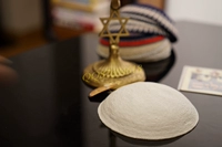 Израильский Иерусалим импортирован религиозные еврейские сувенирные подсвечники маленькая круглая шляпа Кайпа Глава ювелирных украшений белое место
