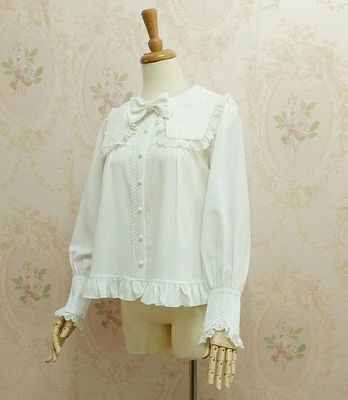 taobao agent Elia Spring Festival new lolita gorgeous lace collar long sleeve shirt