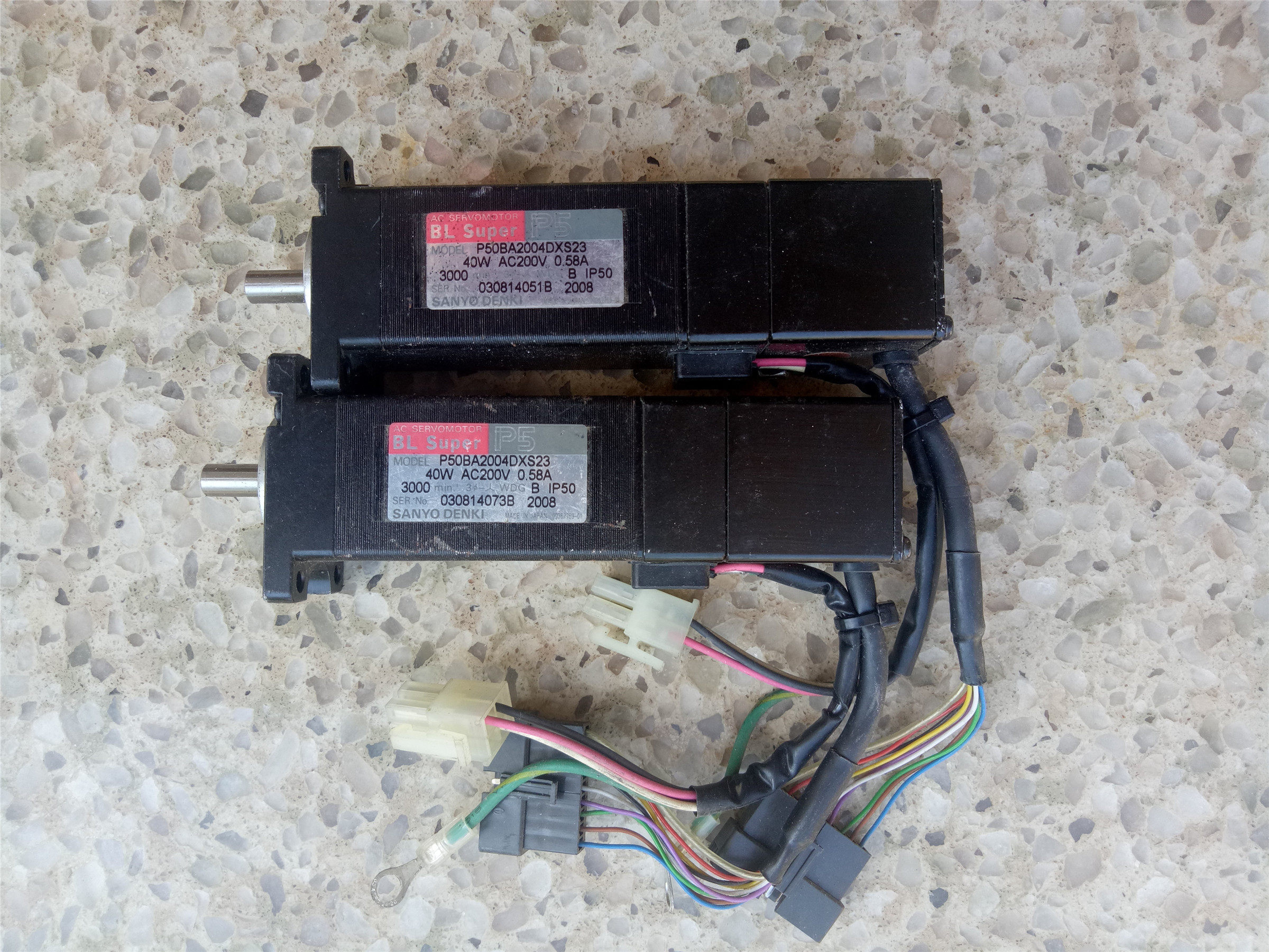 r2aa06020fch00w sanyo三洋伺服电机 全新实物图