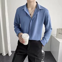 Светло -голубая не длинная рубашка